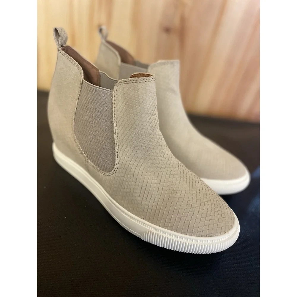 Dolce Vita DV Kelly Wedge Sneaker Womens Size 11 Stone Taupe Snakeskin Pattern